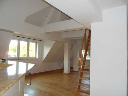 Direkt am Isarhochufer: Moderne helle Galerie-Dachgeschosswohnung in Jugendstilvilla in Bestlage!