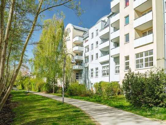 Gepflegte Wohnanlage - großzügige, vermietete 3 Zimmerwohnung mit Balkon und Tiefgaragenstellplatz