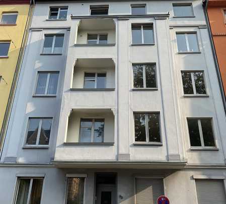 Renovierte Erdgeschosswohnung mit Balkon