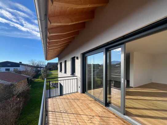 4-Zimmer Neubauwohnung mit Balkon und Bergblick in Riedering