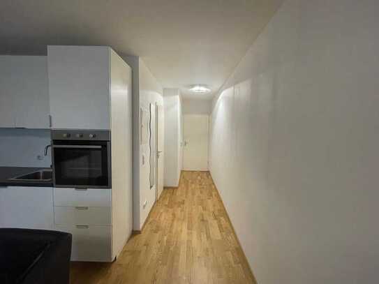 Schöne 1-Zimmer-Wohnung mit Balkon und EBK in München