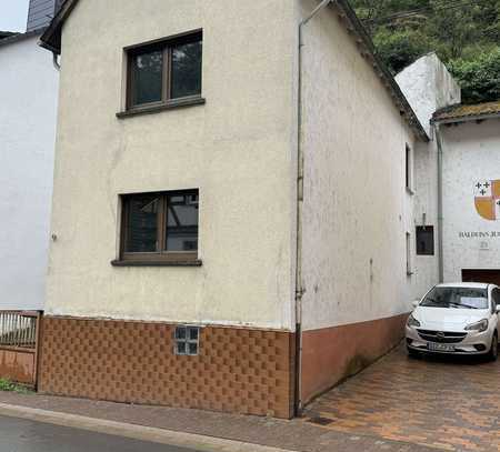 Handwerkerhaus Einfamilienhaus mit Garage und Nebengebäude