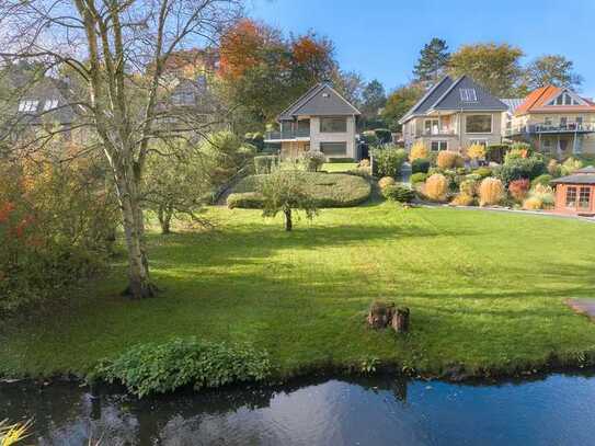 EFH auf traumhaftem Grundstück: Wasser und Wald vor der Tür!