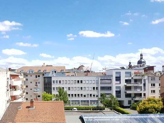 Stilvolle 2-ZKB-Wohnung mit Balkon und Hafenblick in Mannheim