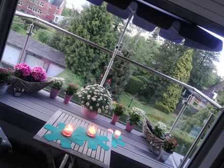 Helle modernisierte 4-Zimmer-Wohnung mit Balkon, fast bodentiefen Fenstern, Tageslichtbad