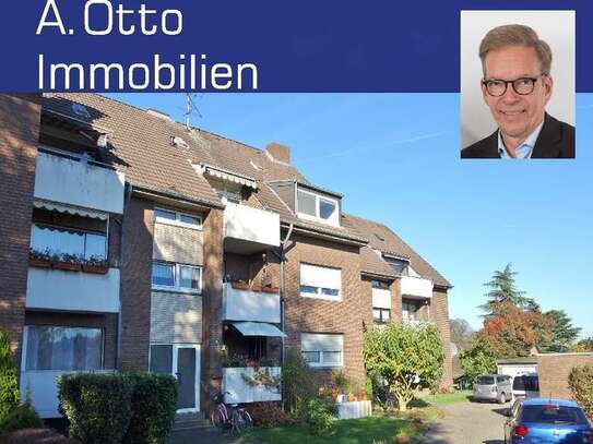 Krefeld - Königshof, gemütliche 2 Zimmer Dachgeschoss Wohnung, Balkon, Wannenbad