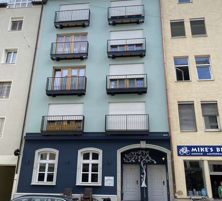 Vollmöblierte 1-Zimmer-Wohnung mit Einbauküche und Südbalkon in der Altstadt