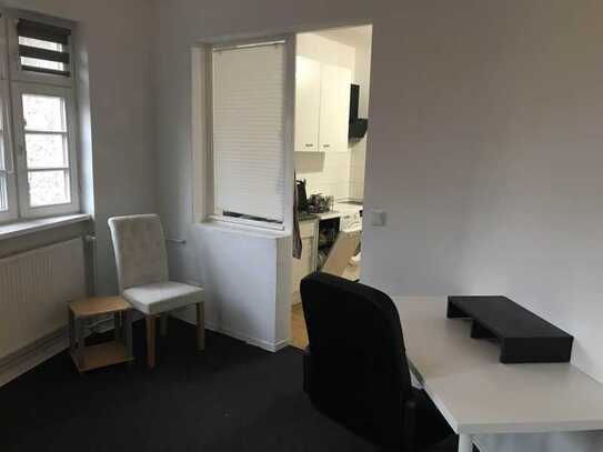 Geräumige WG in Spandau: Schlafzimmer & Büro ca. 30qm, Nähe zu ÖPNV: 7 Minuten zum Rathaus Spandau