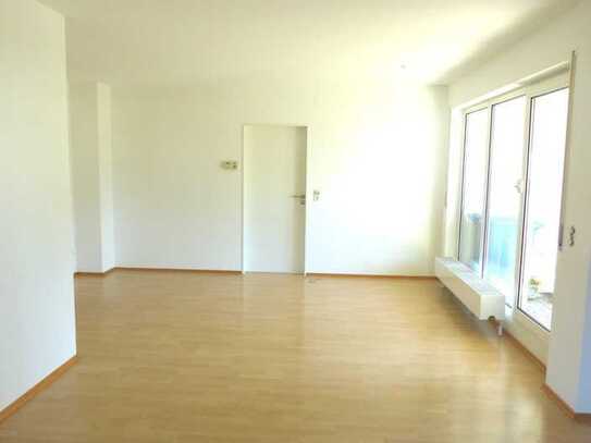 Schöne 3-Zimmer-Wohnung mit Terrasse und Einbauküche in Ulm