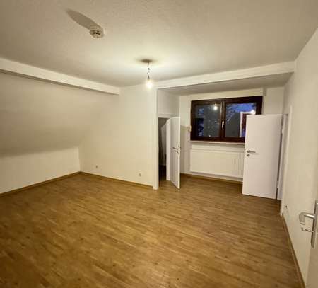 *Offenbach* 2-Zimmer-DG Wohnung mit EBK