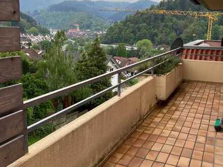 Geschmackvolle Wohnung mit zwei Zimmern sowie Balkon und EBK in Gernsbach