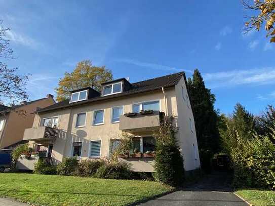 Mit Balkon! 3 -Zimmer EG-Wohnung in zentraler Lage nahe des Parks !