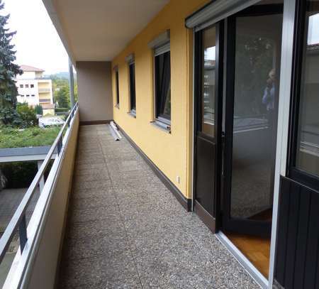 Schöne 3-Zimmer-Whg., Balkon im 1. OG in Deggendorf