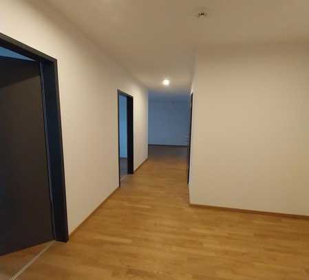 **Schöne 4-Zimmer Erdgeschosswohnung in Braunschweig mit Terrasse**