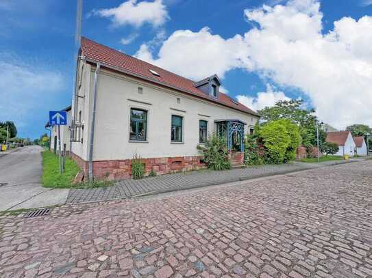 Bauernhaus mit großem Grundstück und Pool