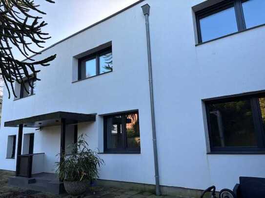 Neuwertiges Einfamilienhaus inkl. Garage und Garten in MG Hardt