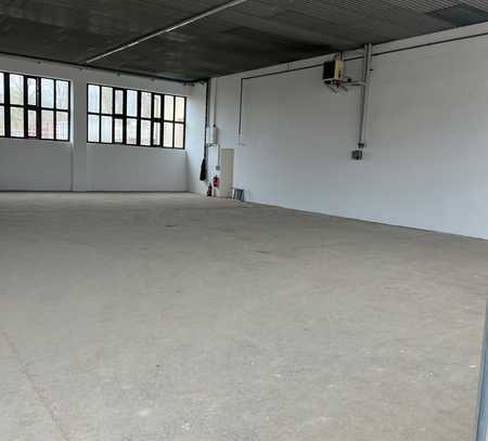 Halle 246 m² zu vermieten