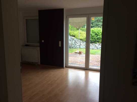 Helle 4,5 Zimmer EG -Wohnung mit Souterrain , Terrasse und Gartenanteil