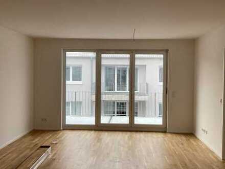 Neuwertige Wohnung mit zwei Zimmern sowie Balkon und EBK in Kaiserslautern