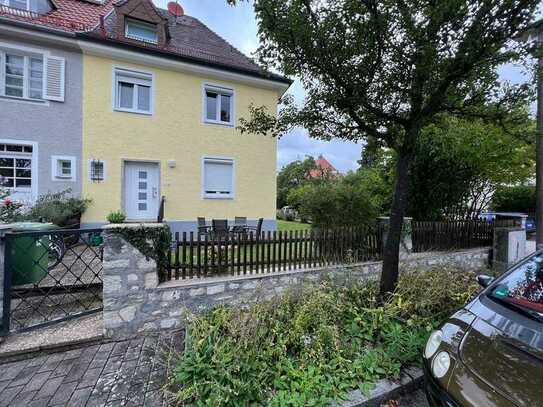 Schmuckes Stadthaus mit Charme und schönem Garten