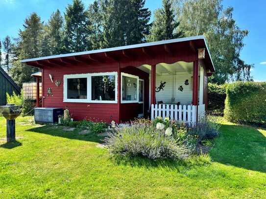 Großzügiges Gartengrundstück mit Gartenhaus und Carport