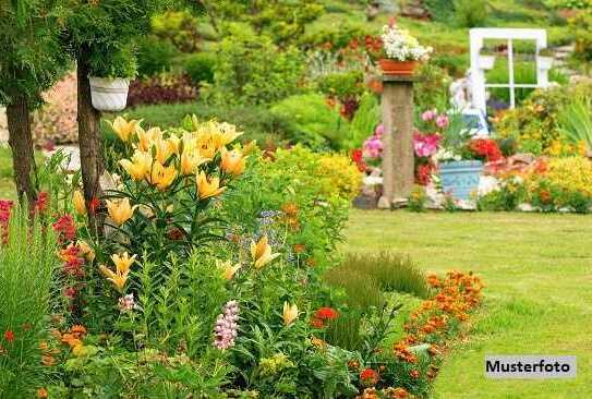 Gartengrundstück mit Laube