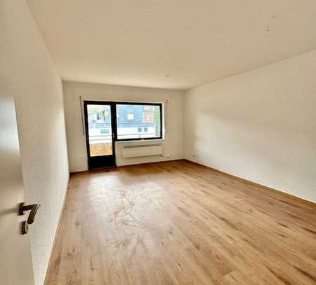 ERSTBEZUG nach Sanierung 4 Zimmer mit BALKON