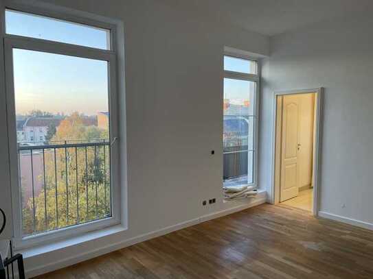 Stilvolle 4-Raum-Penthouse-Wohnung mit 100m2 Terrasse und EBK in Berlin Charlottenburg