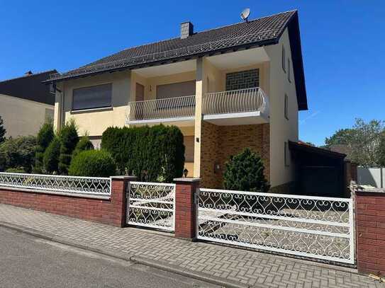 Geräumiges Einfamilienhaus in guter Lage der Stadt Ramstein