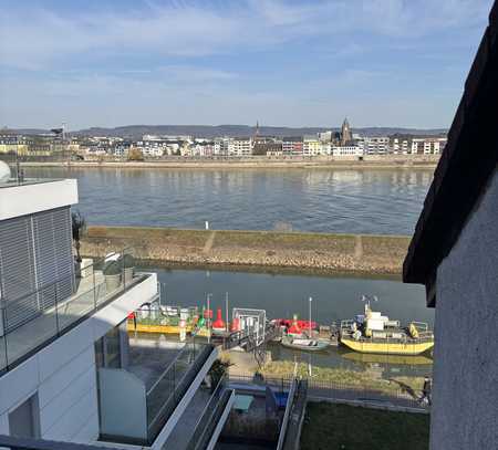 Schöne 2,5 Zimmerwohnung mit Balkon und traumhaften Rheinblick