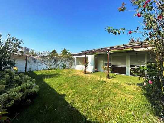 Charmanter Bungalow mit Atrium, großem Garten und vielfältigen Gestaltungsmöglichkeiten!