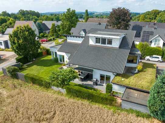 einzigartiges Architektenhaus mit hochwertigem Wellnesszimmer und uneinsehbarem Garten!