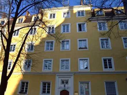 Wunderschöne und charmante 3-Zimmer-Altbau-Wohnung