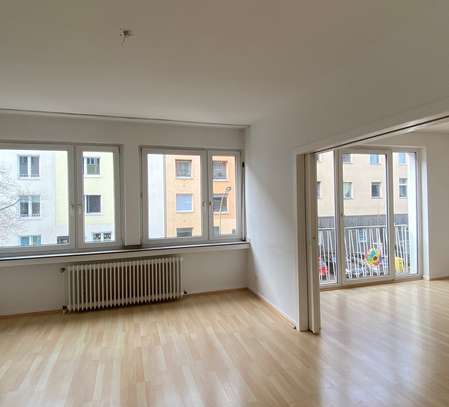 Geräumige 2,5 Zimmer Wohnung mit Balkon in zentraler Top-Lage