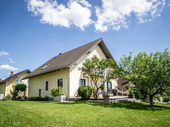 Traumhaftes Einfamilienhaus in Merenberg: Stilvolles Wohnen mit hochwertigem Garten - Einzugsfreudig