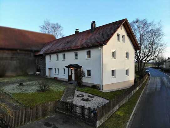 Idyllisches Einfamilienhaus mit Fernblick, großem Grundstück, Garage und Schuppen bei Rötz