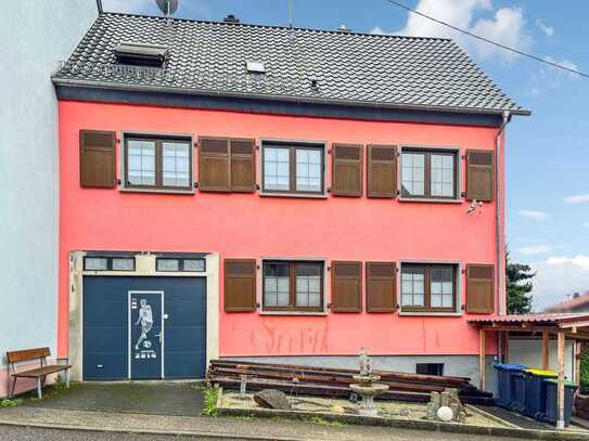 Zweifamilienhaus mit Garage und Terrasse in Neunkirchen-Hangard - sofort bezugsfrei!