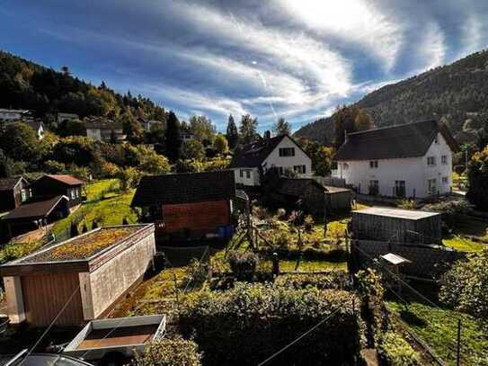 Doppelhaushälfte mit Garten in ruhiger Lage in Calmbach