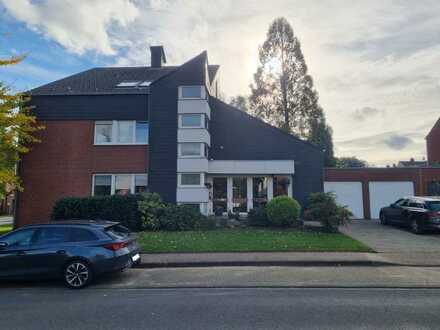 Großzügige Architektenvilla mit schönem Garten in ruhiger Lage