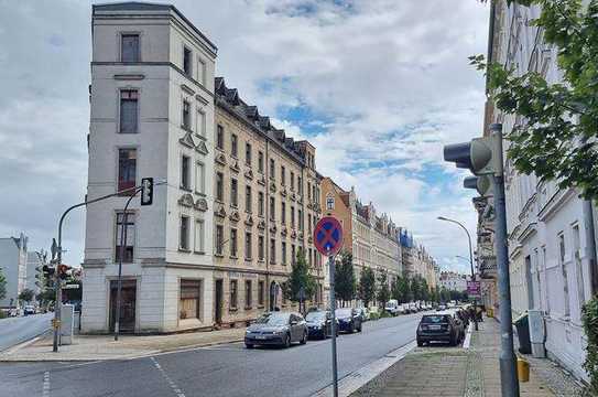 Sanierungsbedürftiges denkmalgeschütztes Mehrfamilienhaus