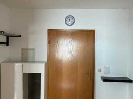 Stilvolle möblierte 3-Zimmer-DG-Wohnung, für Wochenendheimfahrer, zu vermieten
