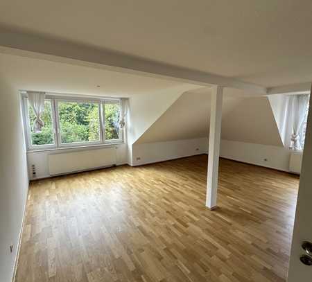 Charmante, frisch renovierte 2-Raum Wohnung mit kl. Balkon und TG-Stellplatz