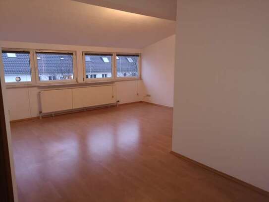 2 Zimmer Dachgeschoss-Wohnung in Hannover-Linden (100m zur Leine)