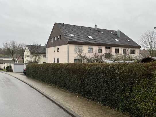 Schöne, attraktive und sonnige vier Zimmer Wohnung mit Küche, Bad und getrenntem WC in Kupferzell.