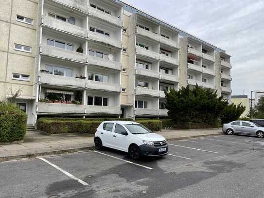 sonnige 3-Zimmer Wohnung mit Balkon sucht eine freundliche Familie NEU