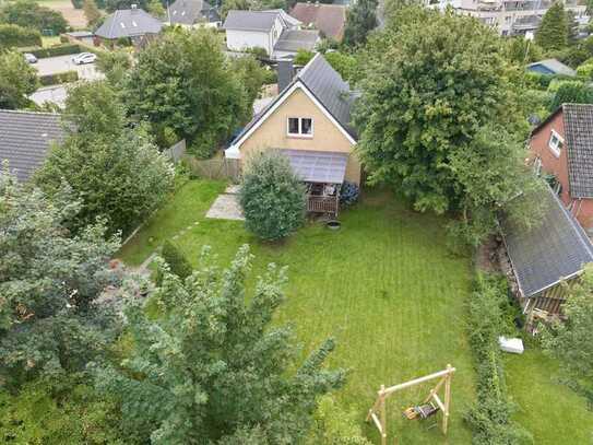 Husby: Kleines Haus mit großem Garten