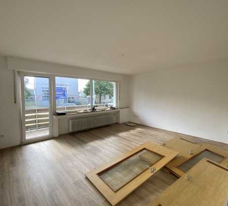 +++ Großes 1 Zimmer-Appartement mit sep. Küche und Balkon, Laminat +++