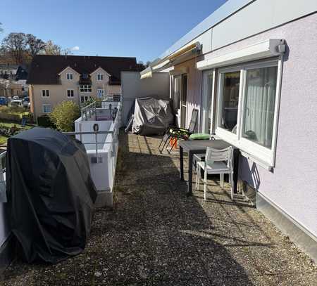 Stilvolle, vollständig renovierte 3-Zimmer-Wohnung mit Balkon und Einbauküche in Schömberg