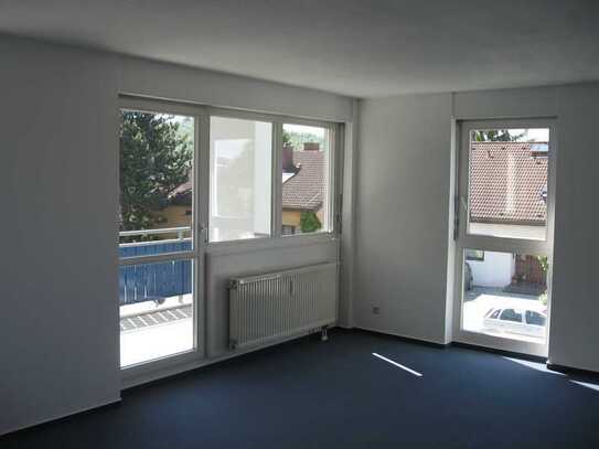 Helle 1,5-Zimmer-Eck-Wohnung; 48,5 qm; sep. EBK und Bad, Balkon, TG-Box, Waldnähe, Sindelfingen Nord