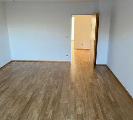 Exklusive 2-Raum-EG-Wohnung mit Balkon und Einbauküche in Rosenheim